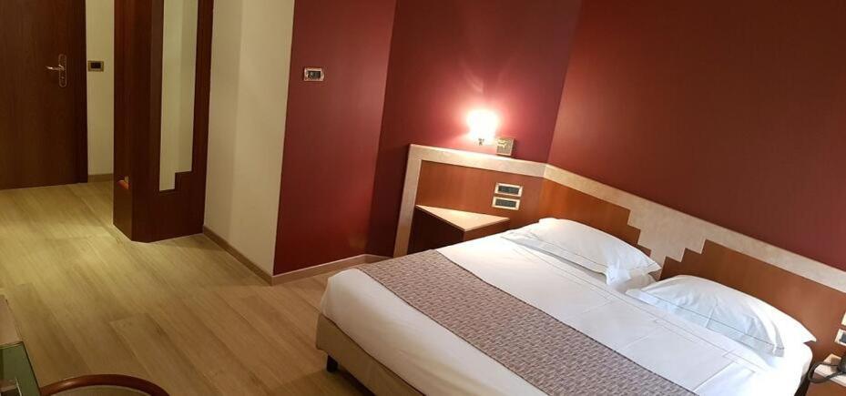 Astra Hotel Ferrara Dış mekan fotoğraf